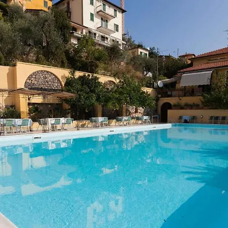 Della Baia Hotel 3*